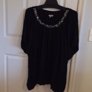 Black shirt with decorative neckline. Women 30/32